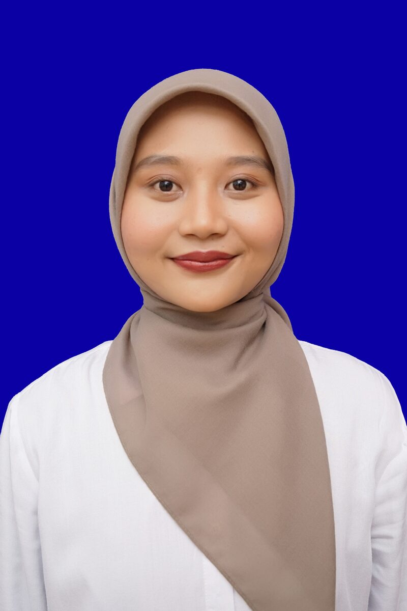 Foto Azka Nafiurrohmah, Sarjana Pendidikan Luar Sekolah UNNES dan Staf Shipping
